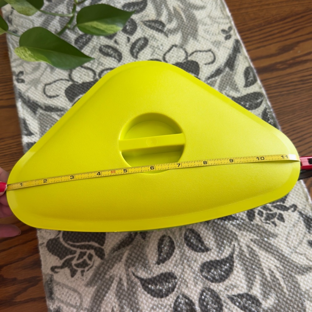 Tupperware Green Food Storage Container - Picture 4 of 11